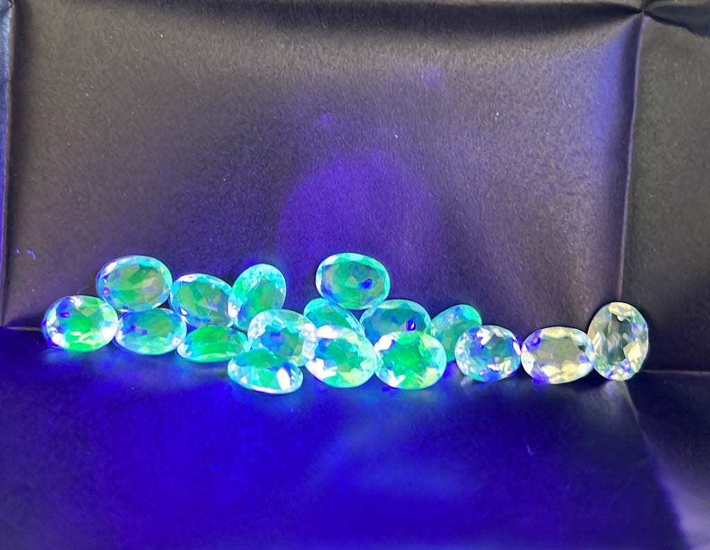 What is Hyalite Opal Gemstone?