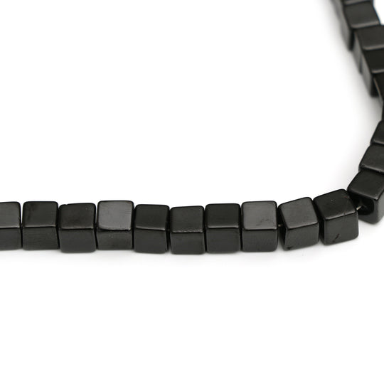 シュンガイト スムース キューブ ビーズ、シュンガイト キューブ - 6 mm - シュンガイト ジュエリー メイキング ビーズ、8 インチ/ 20 cm フル ストランド、1 ストランドあたりの価格
