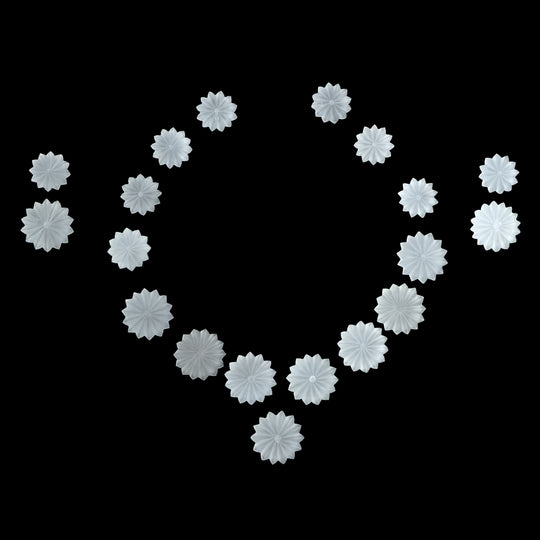 クリスタル クォーツ フラワー カービング ルース ジェムストーン、19x19mm ～ 25x25mm、クリスタル クォーツ ジュエリーメイキング ジェムストーン、セット (32 個)