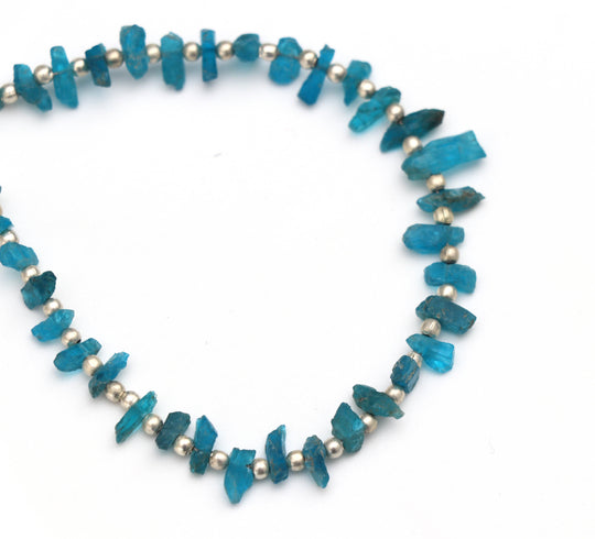 生の粗いネオンアパタイト粗いビーズ、3x6 mm から 4x10 mm、ネオンアパタイトジュエリーメイキングビーズ、20 cm、1 ストランドあたりの価格